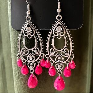 💖 Filigree heart design pink beaded earrings